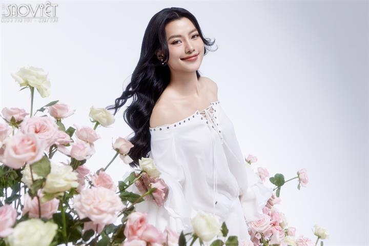 Á hậu Hoàng Nhung khoe nhan sắc ngọt ngào nhân tuổi mới