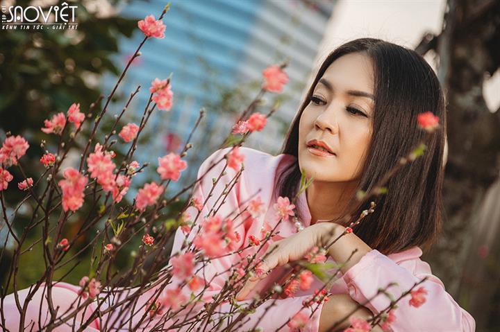 Chung Vũ Thanh Uyên rạng rỡ trong bộ ảnh đón Xuân 2022