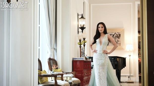Đại diện Việt Nam – Vân Anh khoe sắc vóc quyến rũ trong phần thi Trang phục dạ hội Miss Earth 2021