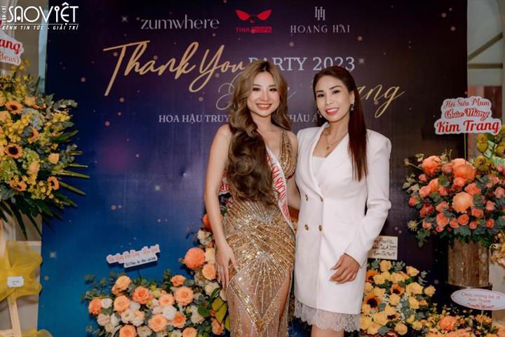 Diễn viên Lý Hương chúc mừng Kim Trang đạt giải Hoa hậu Truyền thông Châu Á