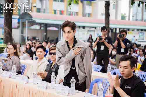 Diễn viên Quang Anh chuẩn ‘coolboy’ thu hút mọi ánh nhìn khi ngồi ghế nóng cuộc thi sắc đẹp học đường