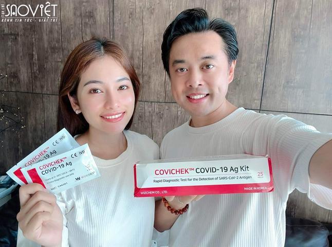 Dương Khắc Linh cùng vợ Sara Lưu tặng bộ y tế 100.000 test xét nghiệm nhanh kháng nguyên Covid 19
