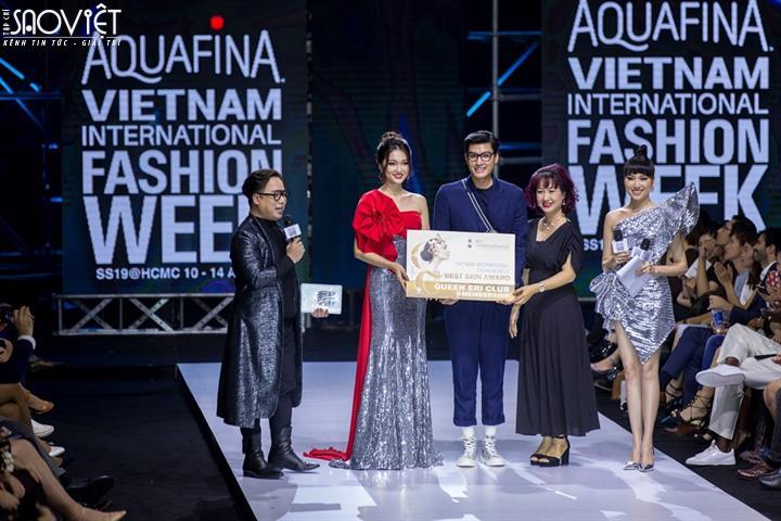 Hoa hậu ảnh Ngọc Nữ bất ngờ khi được nhận giải thưởng làn da đẹp nhất