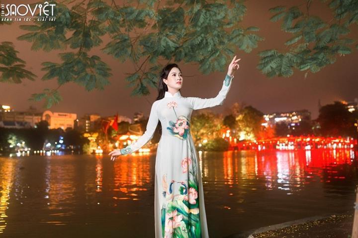 Hoa Khôi Trần Bảo Ngọc thanh lịch khi diện áo dài của NTK Tommy Nguyễn