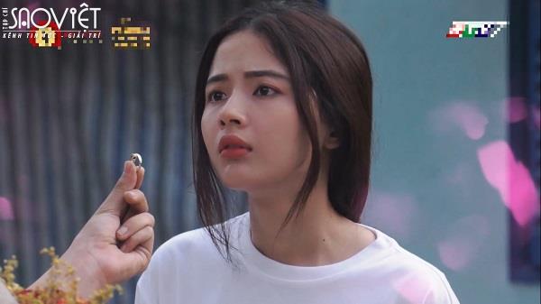“Hot girl ảnh thẻ” Lan Hương bất ngờ được bạn diễn Lương Huy cầu hôn