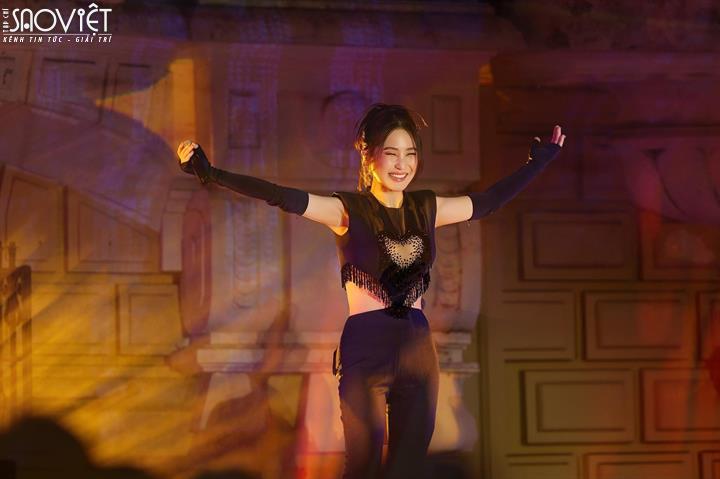 “Mãn nhãn, mãn tai” với Hương Tràm trong show diễn “Em gái mưa” tại Hà Nội