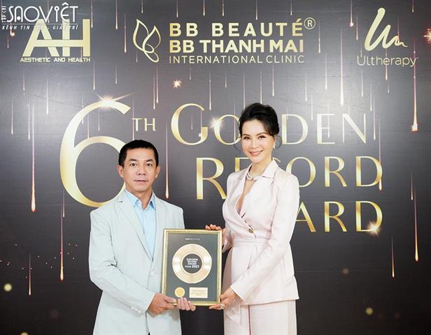 MC Thanh Mai nhận giải 'Golden Record Award' của ngành làm đẹp