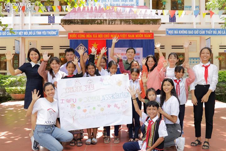 Quỹ từ thiện 30 năm của vợ chồng Trang Lạ đã giúp hơn 5000 trẻ em Việt 