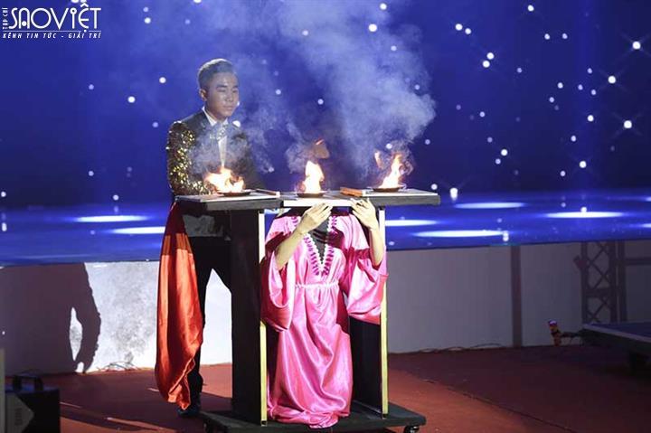 “Thánh cưa” 18 tuổi Vũ Lộc Tiến và kỷ lục gia Hoàng Nghiêm đưa tiết mục ảo thuật hoành tráng, độc nhất vô nhị tại Việt Nam lên sân khấu Kỳ Tài Lộ Diện