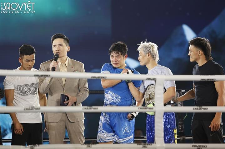 Thiên Vương chiến thắng thuyết phục Nguyễn Văn Chung ở sàn đấu Nhà Vô Địch