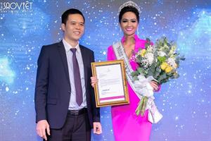 'Bánh mì' chính thức trở thành trang phục dân tộc của H'Hen Niê tại 'Miss Universe 2018' 