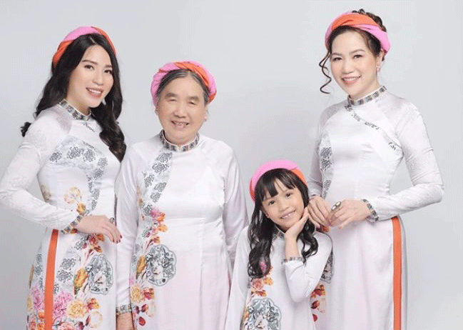 Ấn tượng bộ ảnh Xuân 4 thế hệ của gia đình Hoa hậu Quý bà Duyên dáng Trịnh Vân Anh