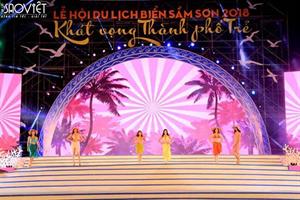 BST “Sắc màu của biển” của NTK Việt Hùng tràn đầy sức trẻ trong Lễ hội du lịch biển Sầm Sơn 2018