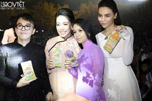 Cẩm Ly, Hồ Ngọc Hà diện áo dài ra mắt Gala Nhạc Việt, trao 700 phần quà đến Trẻ em đón Tết