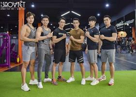 Cao Xuân Tài tăng tốc siết cơ khoe body nóng bỏng cùng thí sinh trước chung kết Vietnam Fitness Model 2019