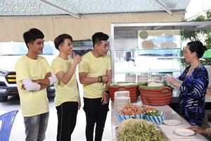 Dương Lâm giới thiệu món ngon Sóc Trăng cho Mạc Văn Khoa và Will
