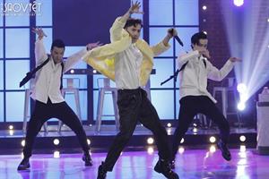 Fan “hú hét” trước màn cover điệu nhảy Michael Jackson của Chi Dân và S.T ở Sàn Đấu Ca Từ