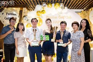 Golf Queen Nguyễn Hải Anh nhận cúp vô địch thay hoa trong dịp sinh nhật