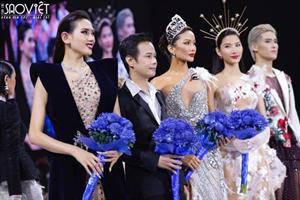 H’Hen Niê hội ngộ các Hoa hậu quốc tế tại show Hoàng Hải ở Ý