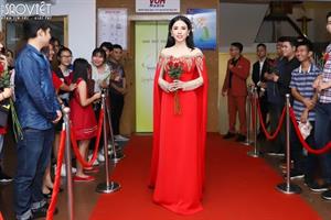 Hoa hậu Châu Ngọc Bích nổi bật tại sự kiện Gala Tết cho trẻ em vùng cao