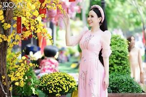 Hoa hậu Châu Ngọc Bích thướt tha xinh đẹp trong tà áo dài đón Tết