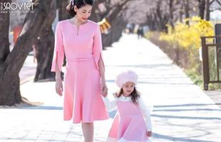 Hoa hậu Hà Kiều Anh dẫn con gái đi ngắm hoa anh đào xứ Hàn