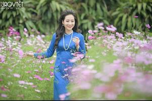 Hoa hậu Vũ Loan duyên dáng trong tà áo dài, khoe vẻ đẹp không tuổi