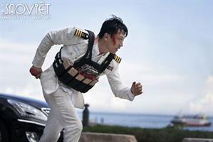 Lee Jong Suk đặt bom uy hiếp đàn anh Kim Rae Won trong trailer “Âm lượng hủy diệt”