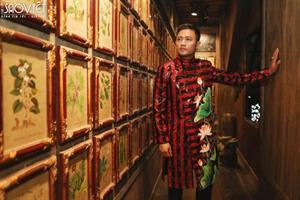 Nghệ sỹ Quý Bình lịch lãm làm người mẫu trong áo dài của NTK Việt Hùng