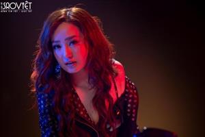 Ngọc Kayla “thả xích” hình ảnh hầm hố và bốc lửa trong teaser MV mới