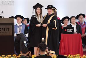 Ngọc Thanh Tâm nhận bằng tốt nghiệp loại giỏi trường đại học quốc tế