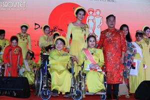 NTK Việt Hùng tràn ngập hạnh phúc giữa vũ điệu xe lăn