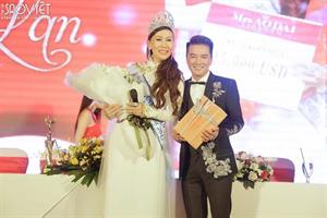 “Ông hoàng nhạc Việt” mang hoa đến chúc mừng Hoa hậu Nhân ái Đỗ Lan