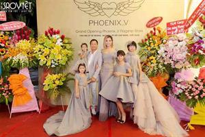 Ông xã doanh nhân và 4 con gái đến ủng hộ Vũ Thu Phương ra mắt showroom thời trang