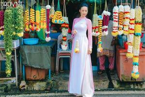 Paris Vũ diện áo dài chụp ảnh ở ngôi đền “cầu được ước thấy” tại Malaysia