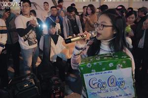 Phương Mỹ Chi gây chú ý khi ngẫu hứng hát gây quỹ từ thiện  trên đường phố Đà Lạt