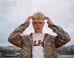 “Roses” – Một bản chill pop đưa chàng trai 18 tuổi Finn Askew nổi tiếng toàn cầu