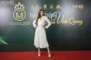 Siêu mẫu Võ Hoàng Yến lần đầu làm giám khảo cuộc thi hoa khôi sinh viên, Hoa hậu Lê Âu Ngân Anh đảm nhận vị trí mentor