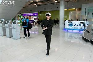 Sơn Tùng M-TP nổi bật với phong cách thời trang cực chất tại sân bay  