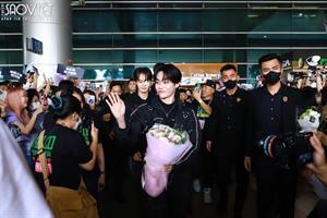 Tempest thân thiện tại sân bay Tân Sơn Nhất, Hanbin cúi gập người cảm ơn fan Việt