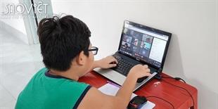 Thực trạng đáng lo ngại của bố mẹ đối với việc học online của trẻ