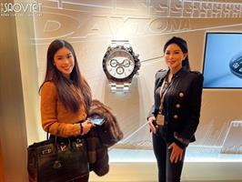 Tiên Nguyễn cùng mẹ dự show đồng hồ lớn nhất thế giới tại Thụy Sĩ