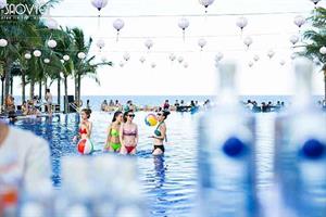 Trải nghiệm tiệc bể bơi tại khu nghỉ dưỡng 5 sao Đà Nẵng