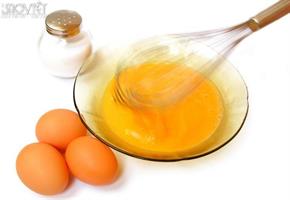 Trứng gà đánh mật ong: Bài thuốc dành cho quý ông tinh trùng yếu