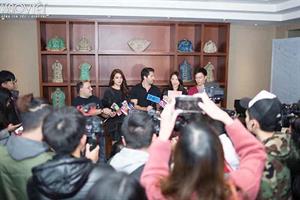 Trương Ngọc Ánh gây chú ý với báo giới quốc tế trong ngày giới thiệu vai diễn mới