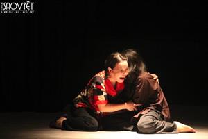Việt Hương gây xúc động mạnh trong vở kịch Lụa múa