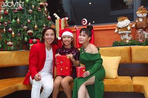 Việt Hương trẻ trung đón Giáng sinh bên chồng và con gái