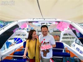 Vợ chồng Thu Trang, Tiến Luật hôn nhau ngọt ngào mừng sinh nhật