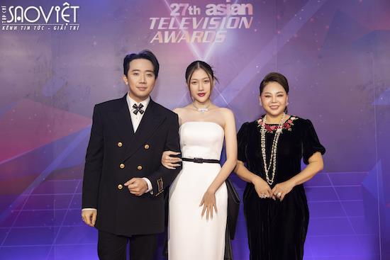 Trấn Thành cùng em gái Uyển Ân sang trọng và đẳng cấp tại thảm đỏ Giải thưởng truyền hình Châu Á 2022