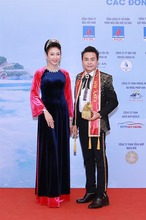 Kết quả hình ảnh cho Tân Hoa hậu Võ Nhật Phượng sánh đôi cùng Nam vương Huy Hoàng ủng hộ chương trình “Vì biển đảo quê hương”